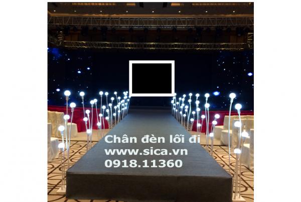 Chân nến lối đi sân khấu
