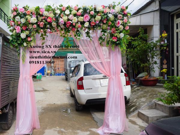 Cổng hoa chân voan lụa hồng phấn