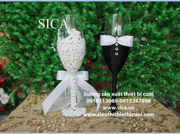 Bán ly rượu giao bôi ngày cưới
