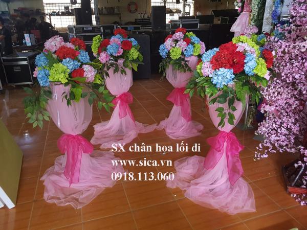 Chân hoa lối đi sân khấu phối voan lụa
