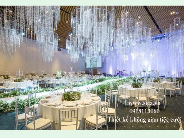 Thiết kế trang trí hoa lụa lối đi đám cưới