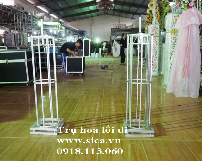 chân đôn hoa lối đi