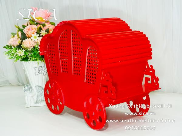 Xe thùng tiền mừng cưới ngựa gỗ màu đỏ