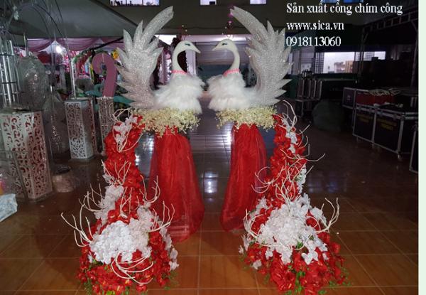 Bộ cổng cưới chim công có hoa chân trụ đơn tròn