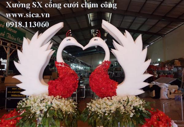 Cặp chim công trang trí đám cưới