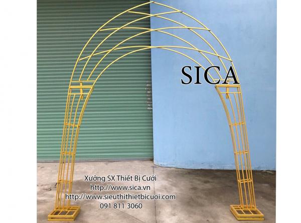 Khung sườn cổng cưới đang nón màu vàng