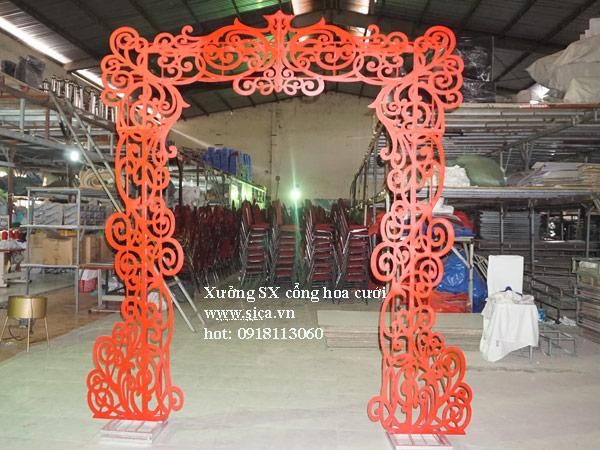 khung cổng cưới hoa văn mỹ thuật màu đỏ