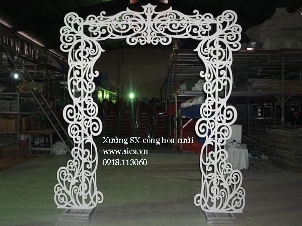 khung cổng cưới hoa văn mỹ thuật màu trắng