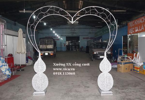 Khung cổng cưới trái tim chưa kết hoa