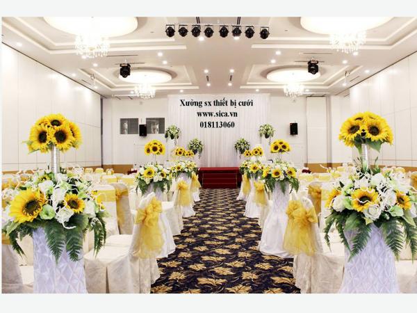 Trang trí sân khấu tiệc cuoi