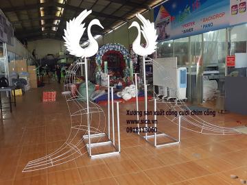 Cặp chim công lớn chân cao 1.5m, bộ đuôi lớn