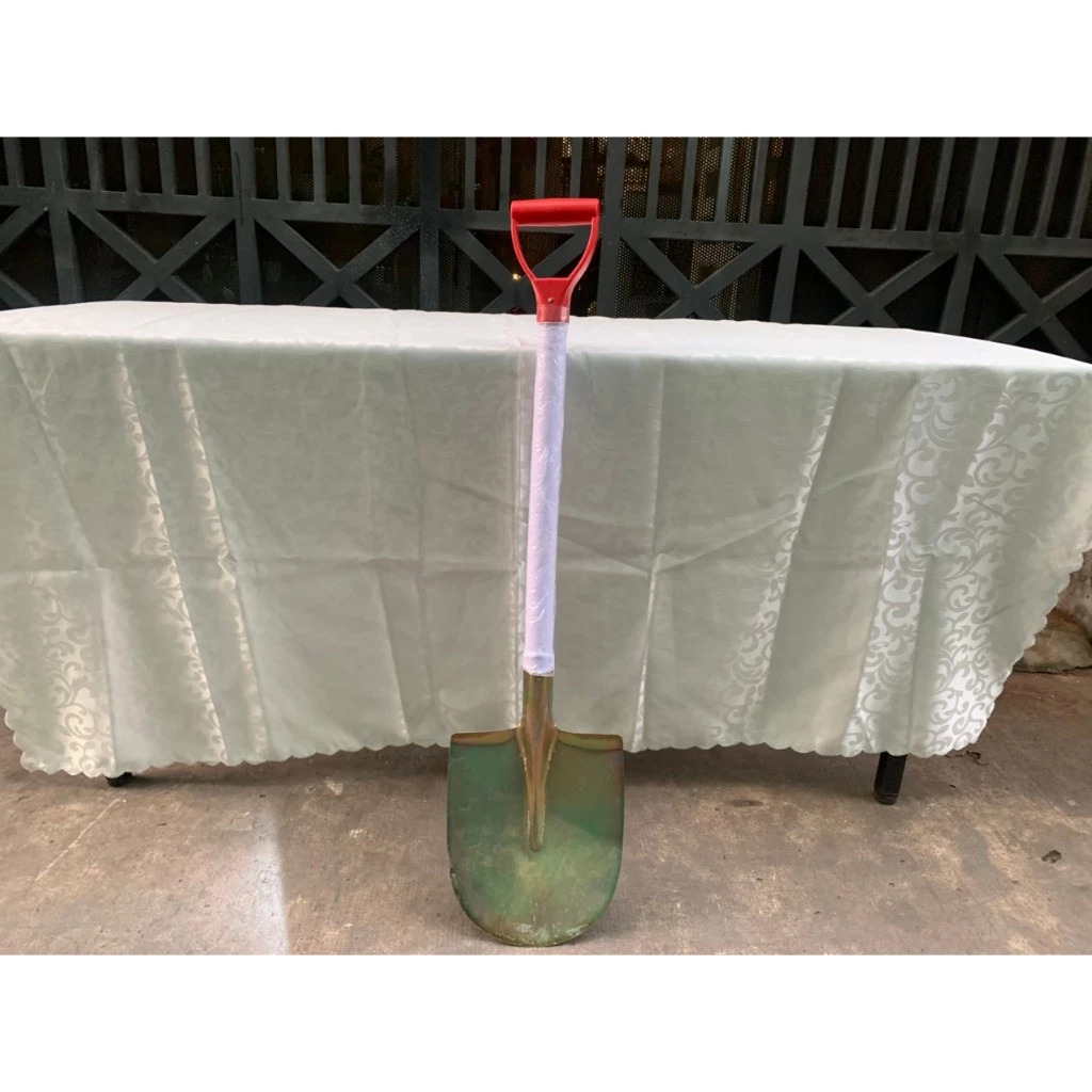 xẻng xúc cát xúc đất trồng cây