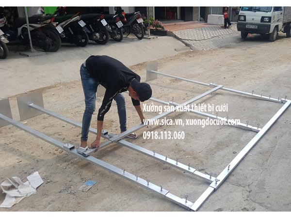 bán khung treo màn đám cưới